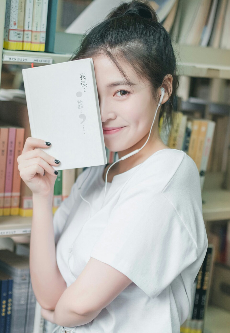 真正的朋友，是互相信任，彼此尊重，朋友是坦荡无私，赤诚相见，朋友是敢于批评指过，肝胆相照，当你有了缺点，好言相劝当你走了岔道及时提醒，朋友是当你成功了替你高兴，当你有了困难替你分担，有欢乐共同分享，朋友就是当你拘捕维艰时的扶搀，就是当你遭受打击时的支柱，就是与你手拉手，肩并肩齐心去跋涉人生的人！也许你一辈子的朋友就在你身边！一但失去你就知道了谁是你的朋友了。